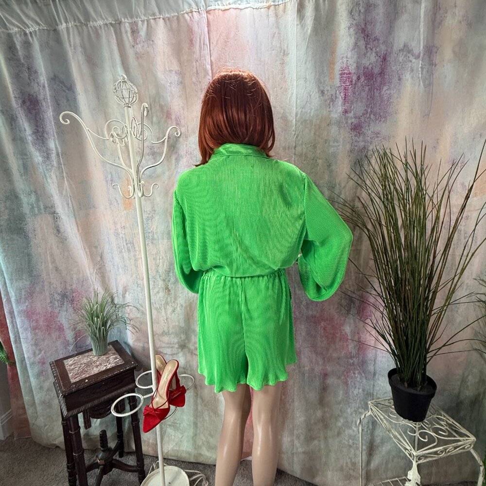 New 📌Blue B Accordion Pleated Kelly Green Long Sleeves Elastic Waist Romper - Picture 2 of 16